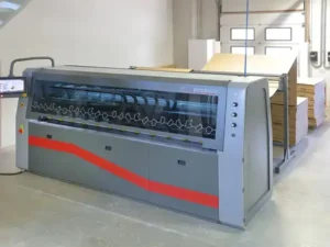 Karton kutu makinesi önden görünüş